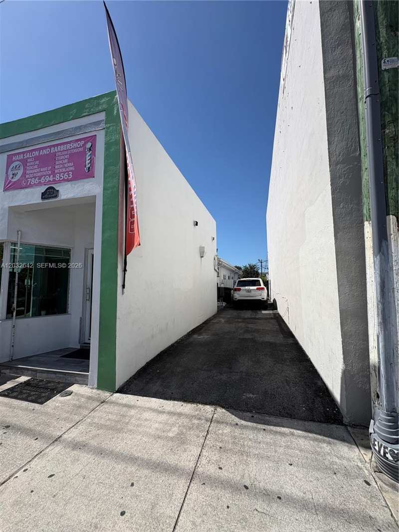 1772 W Flagler St, Miami FL 33135