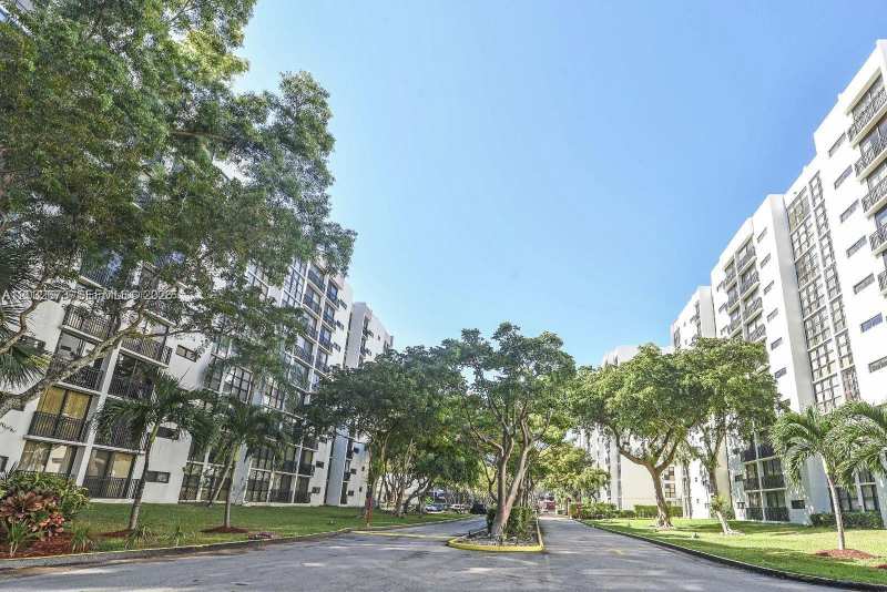 17021 N Bay Rd # 601, Sunny Isles Beach FL 33160