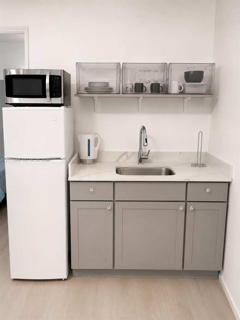 26 Diplomat Pkwy # 2263, Hallandale Beach FL 33009