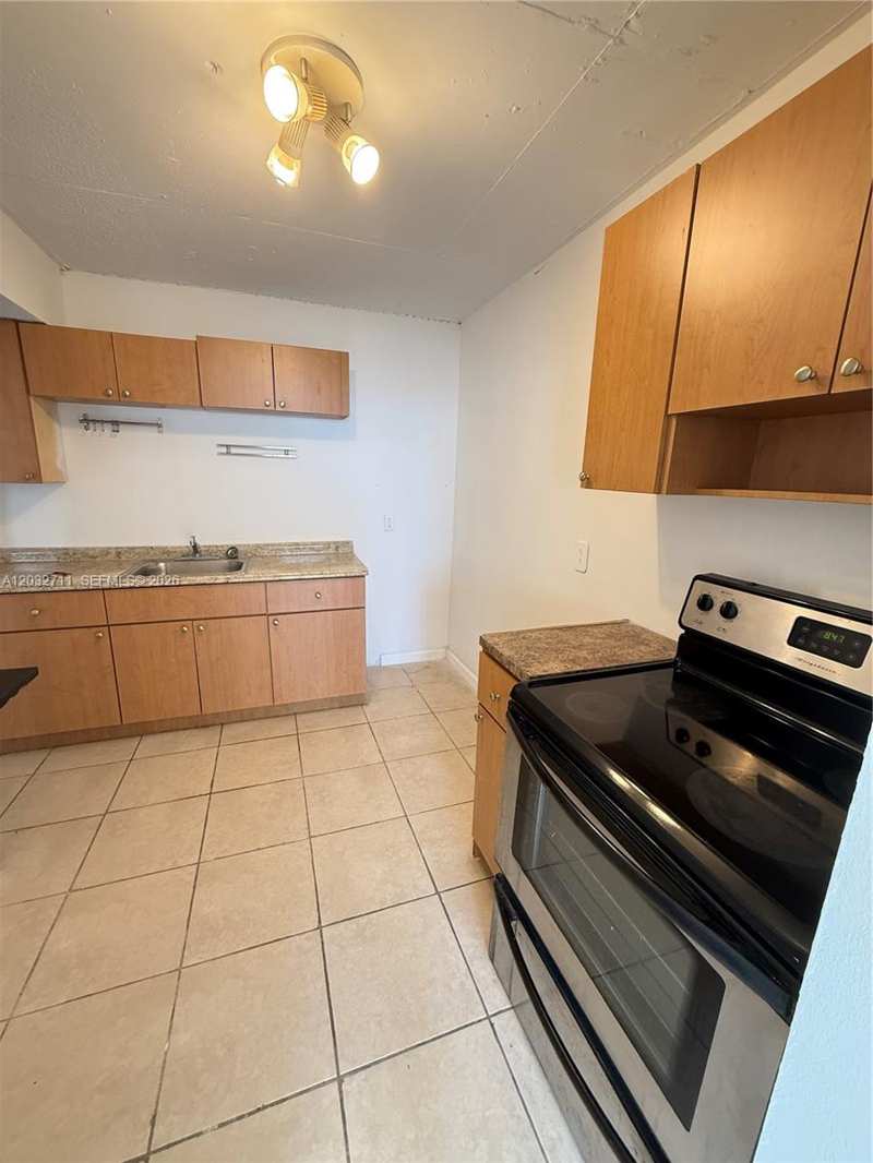 2025 NE 164th St # 812, North Miami Beach FL 33162