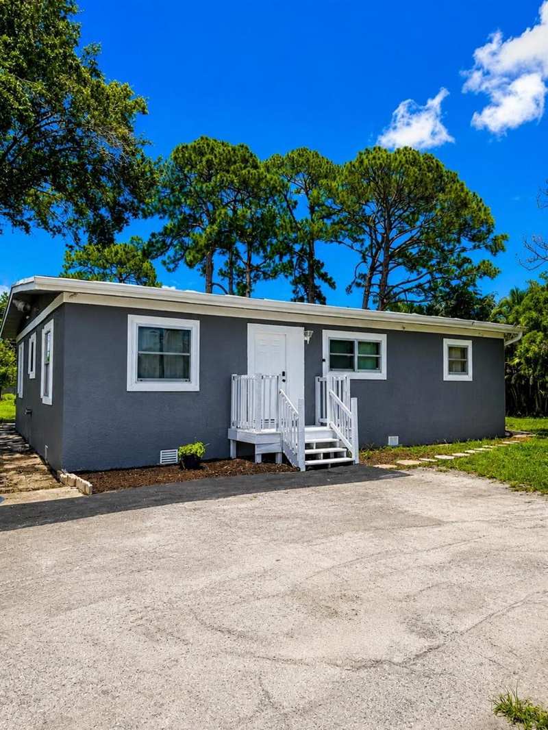 468 N 53rd Dr Drive N, FL 33415