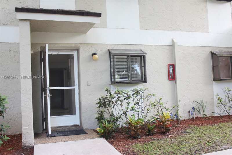 110 Gardens Dr # 103, Pompano Beach FL 33069