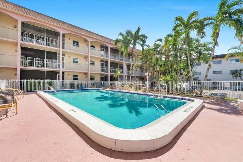 100 SE 6th Ave # 207, Pompano Beach FL 33060