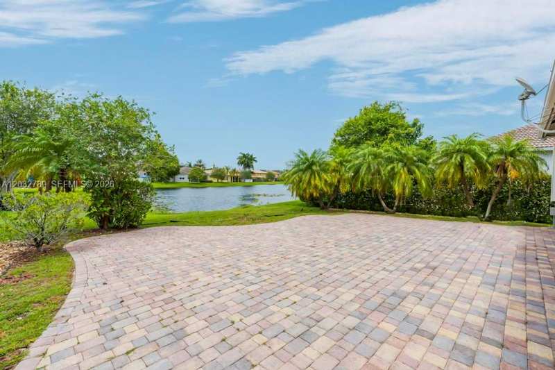 19301 Seneca Ave, Weston FL 33332