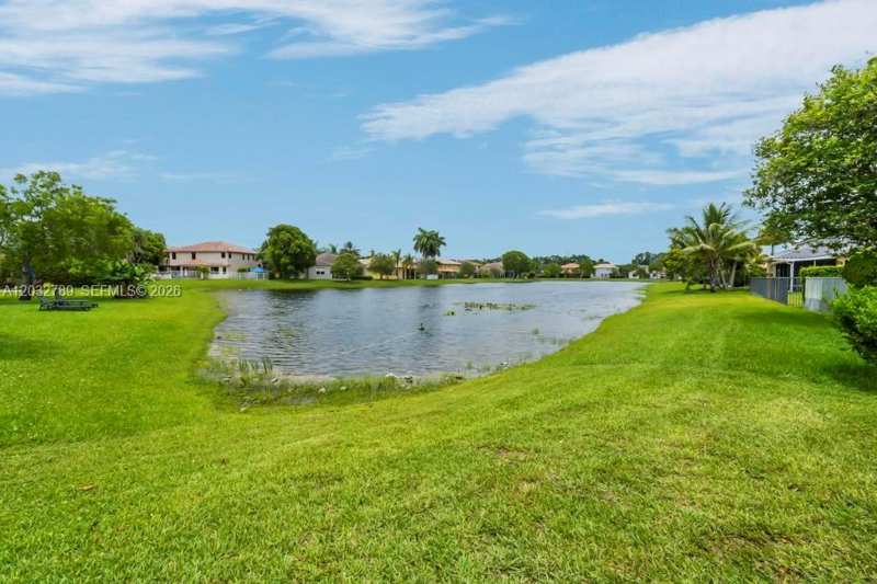 19301 Seneca Ave, Weston FL 33332