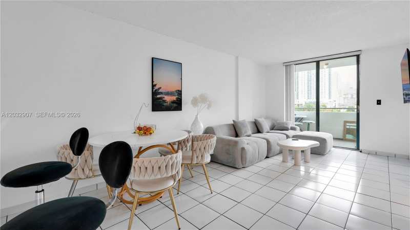 546 SW 1st St # 603, Miami FL 33130