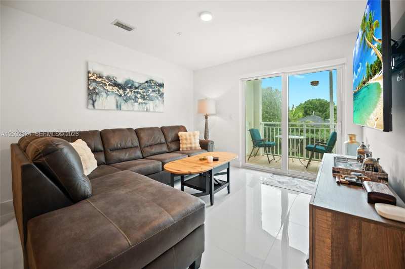 10950 NW 82nd St # 213, Doral FL 33178