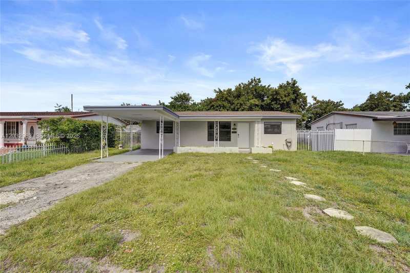 1140 N 74th Way, Hollywood FL 33024