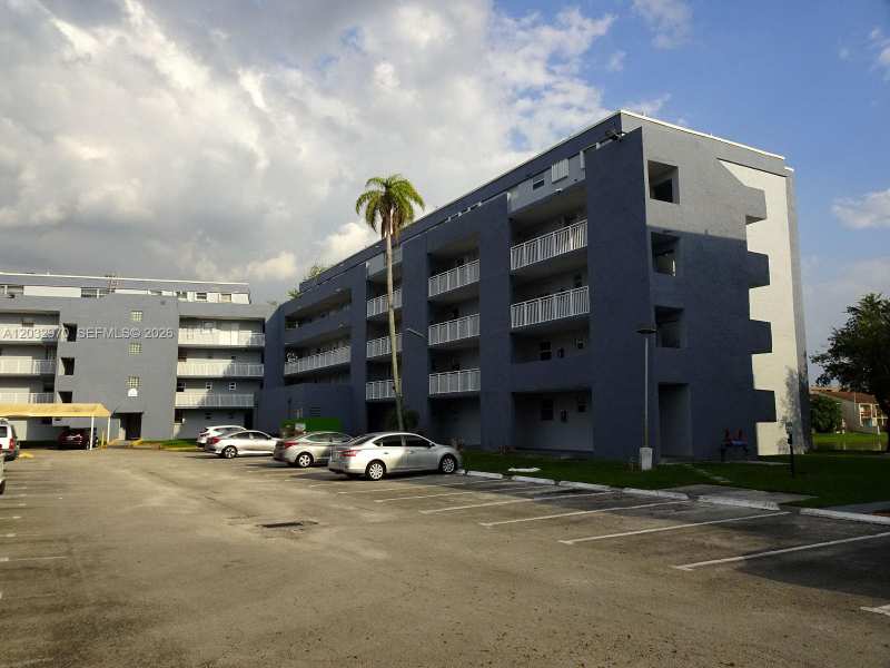 9359 N Fontainebleau Blvd # F109, Miami FL 33172