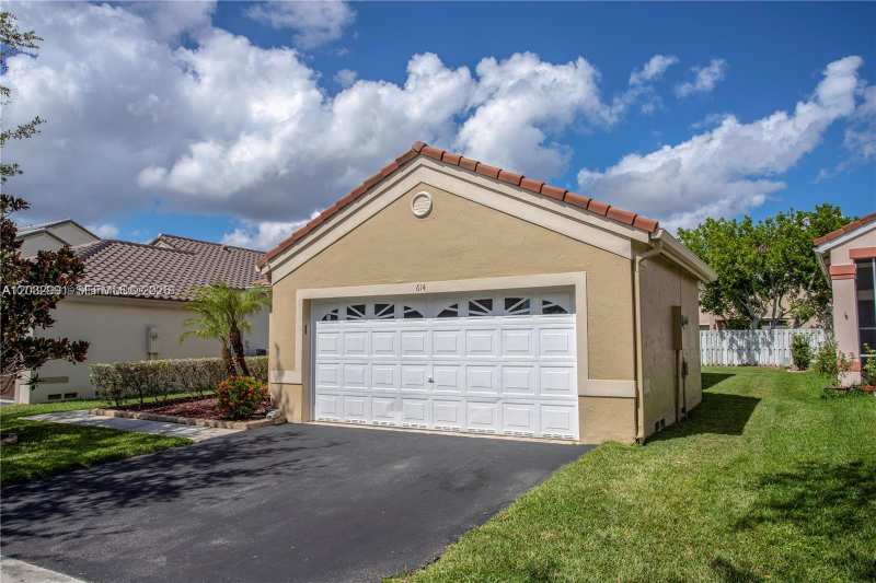 614 Stanton Ln, Weston FL 33326
