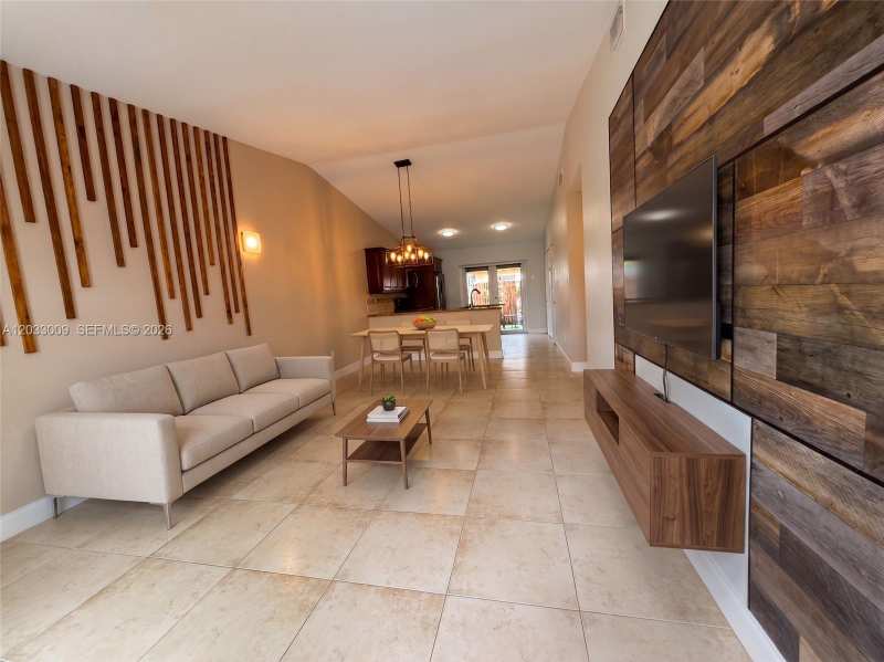 7675 NW 181st St # 7675, Hialeah FL 33015