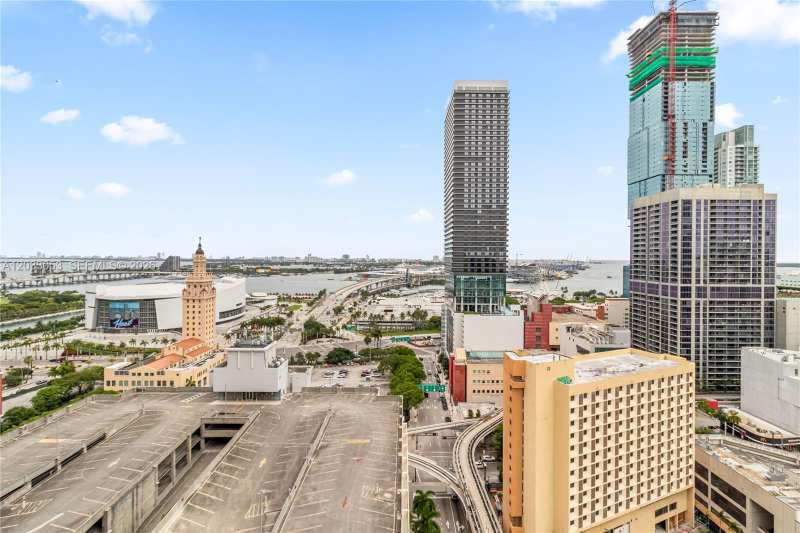 121 NE 5th St # 2401, Miami FL 33132