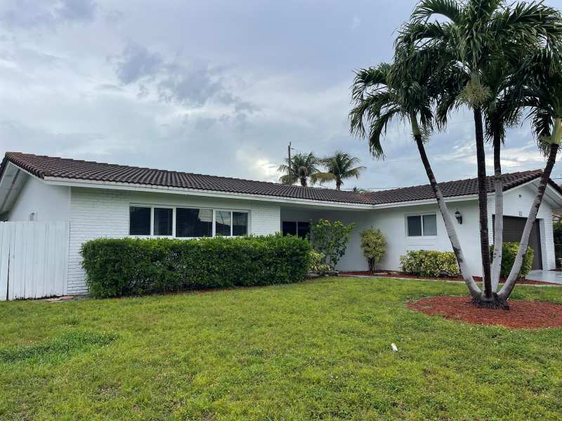 2910 NE 40th Court, Lighthouse Point FL 33064