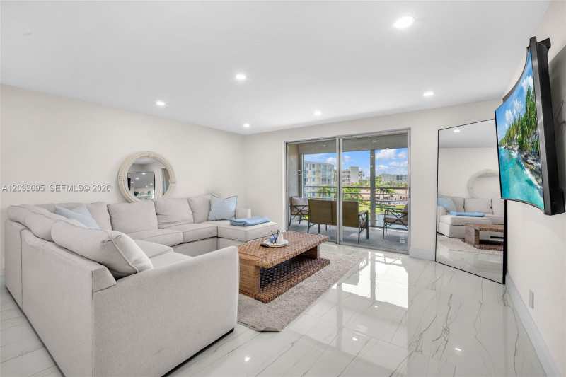 441 SE 3rd St # 404, Dania Beach FL 33004