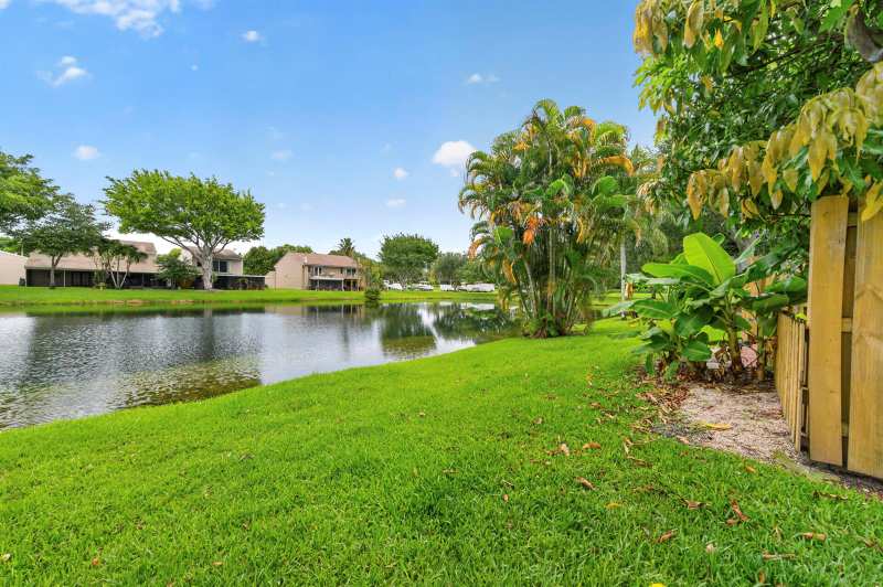 5182 S University Drive, Davie FL 33328