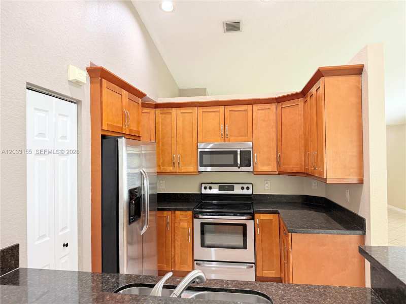 1530 Canary Island Dr, Weston FL 33327