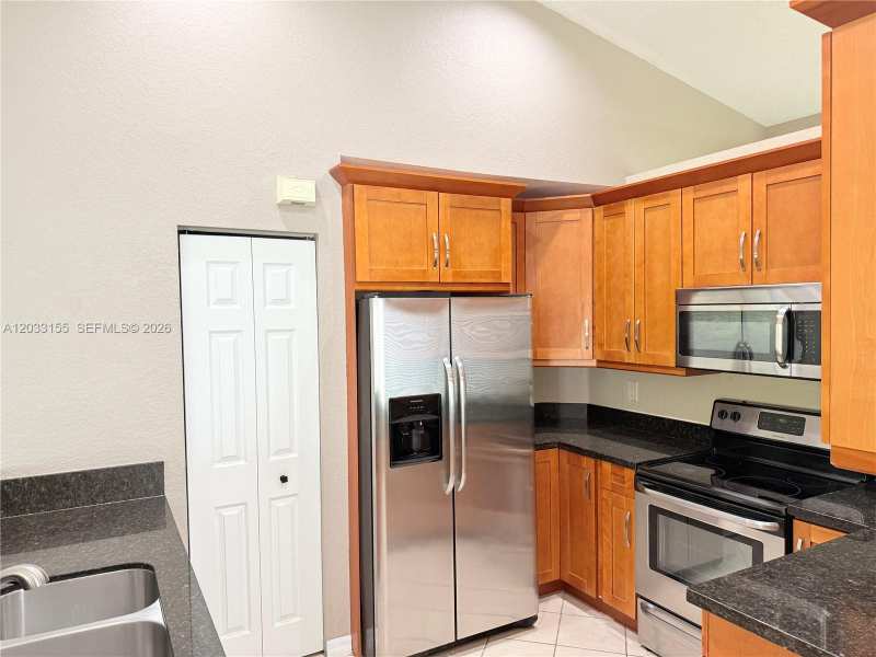 1530 Canary Island Dr, Weston FL 33327