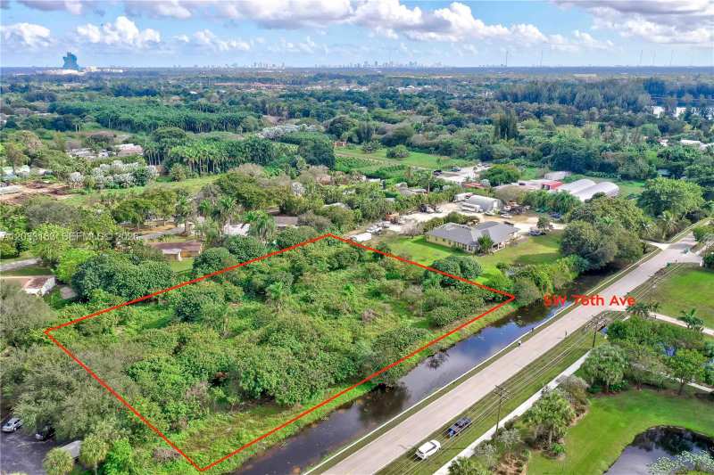 76 SW Ave, Davie FL 33314