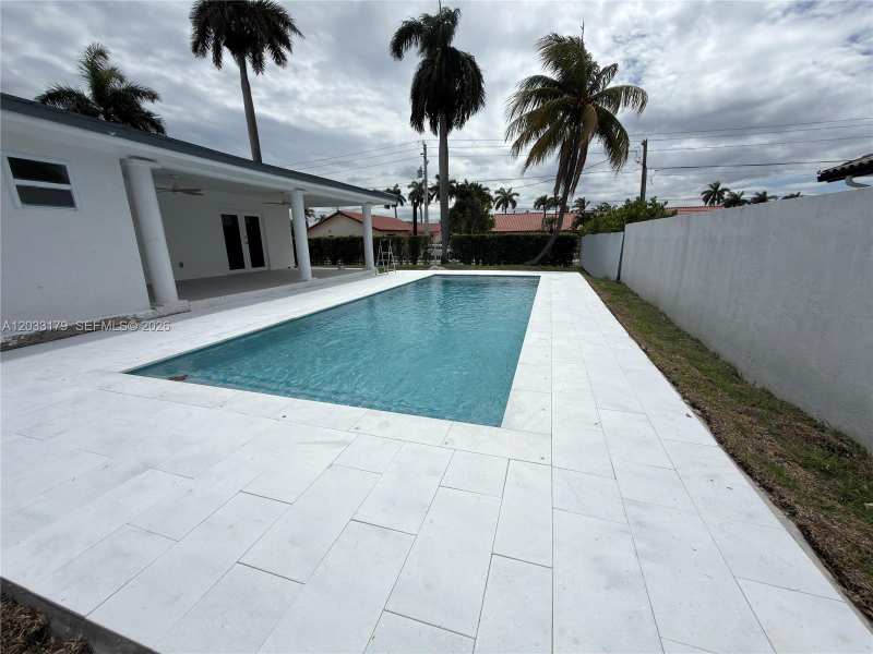 13895 SW 22nd St, Miami FL 33175