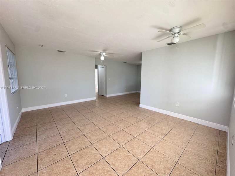 7900 NW 16th St, Pembroke Pines FL 33024