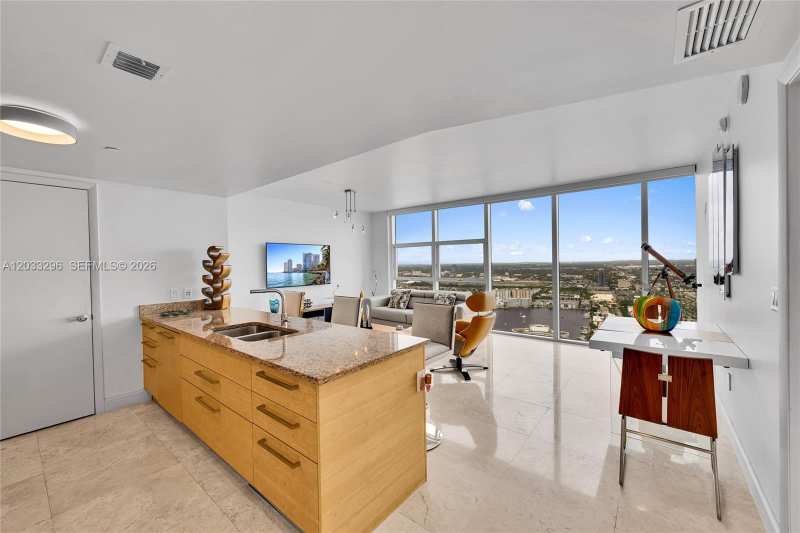 1830 S Ocean Dr # 4807, Hallandale Beach FL 33009