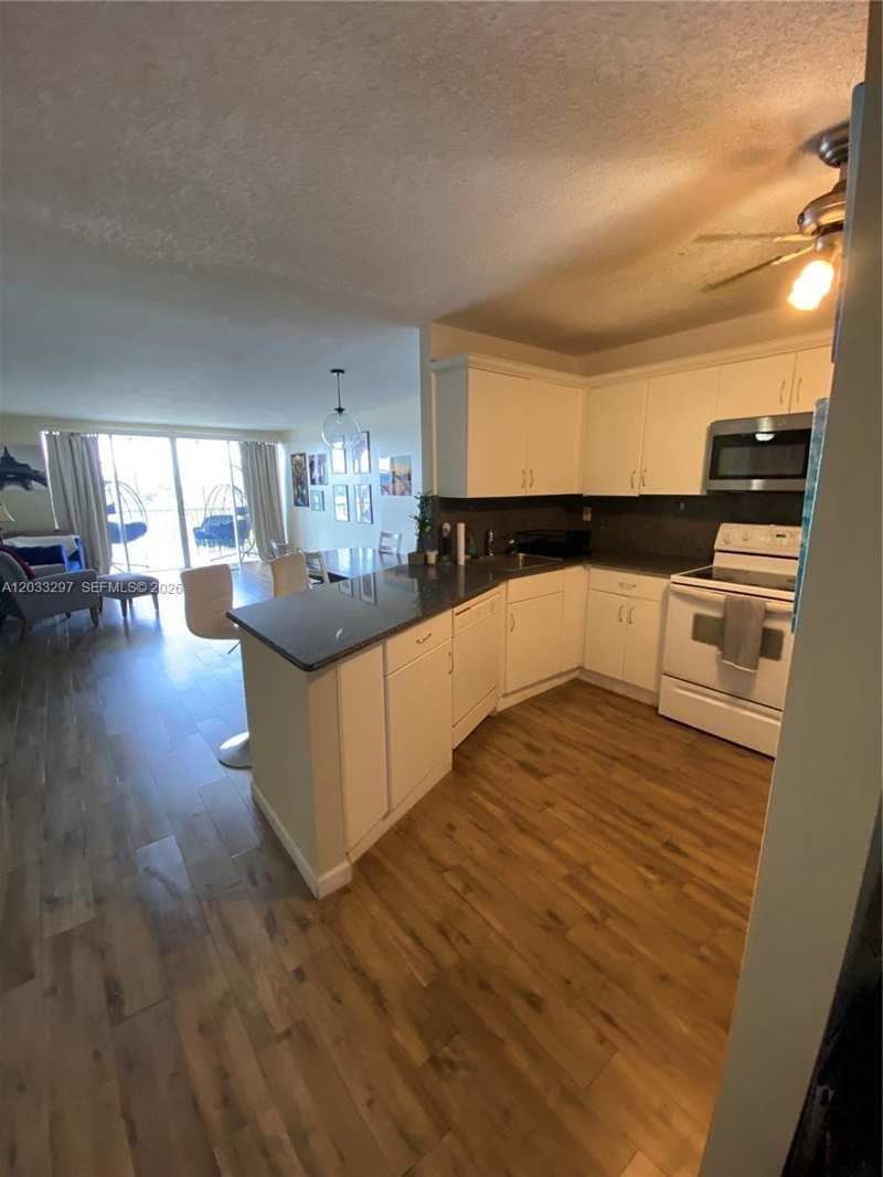 1660 NE 191st St # 1, Miami FL 33179