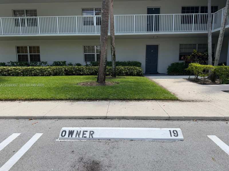 4261 W Palm Aire Dr # 202, Pompano Beach FL 33069