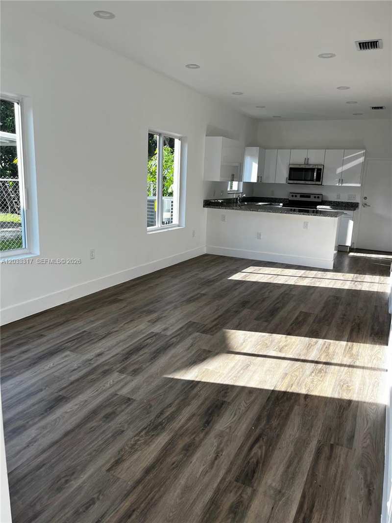 37 NW 70th St # B, Miami FL 33150