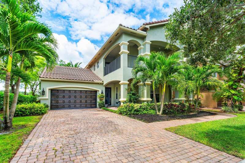 599 Cresta Circle, West Palm Beach FL 33413