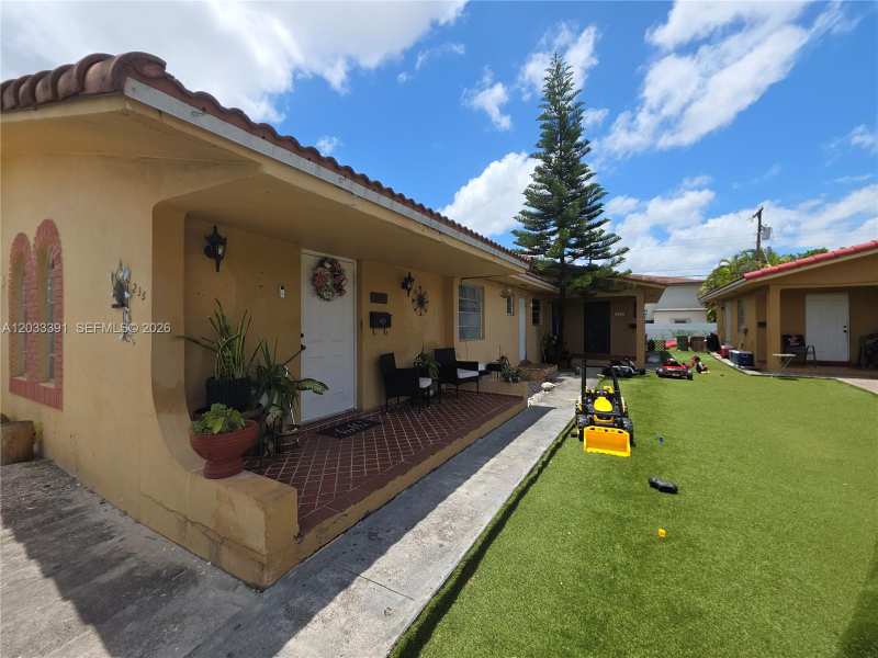 233 E 7th St, Hialeah FL 33010