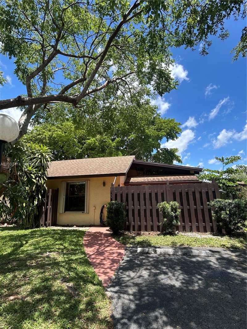 539 Briarwood Cir # 57, Hollywood FL 33024
