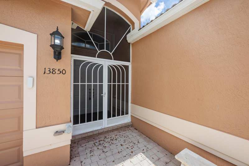 13850 Vía Vittoria, Delray Beach FL 33446