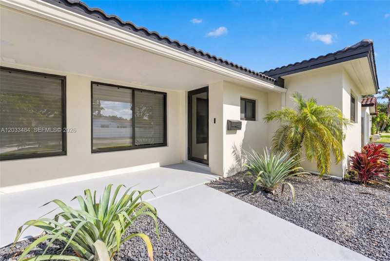 407 S Highland Dr, Hollywood FL 33021