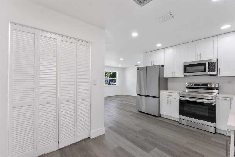 307 NW 6th Street, Deerfield Beach FL 33441