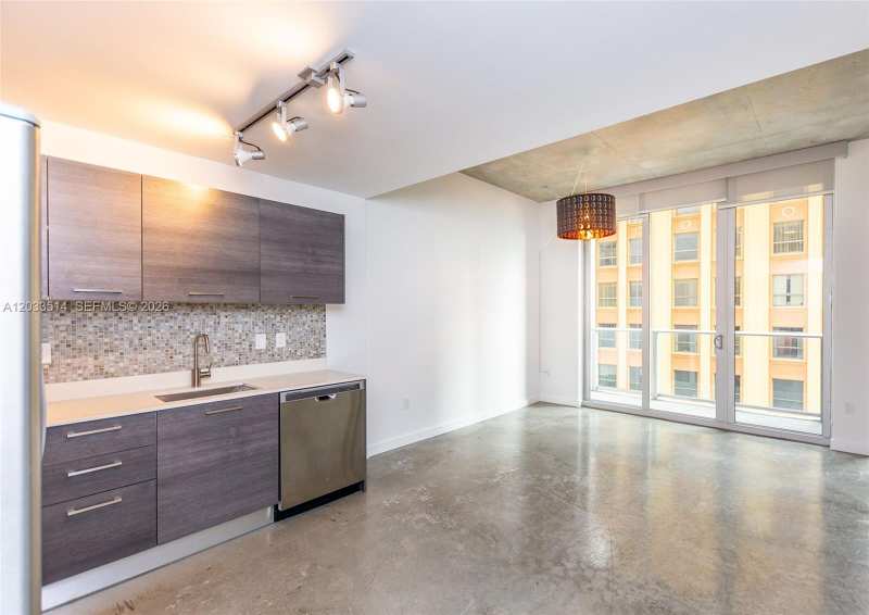 151 SE 1st St # 807, Miami FL 33131