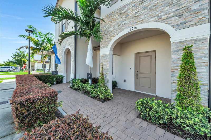 12976 SW 233rd Ter, Homestead FL 33032