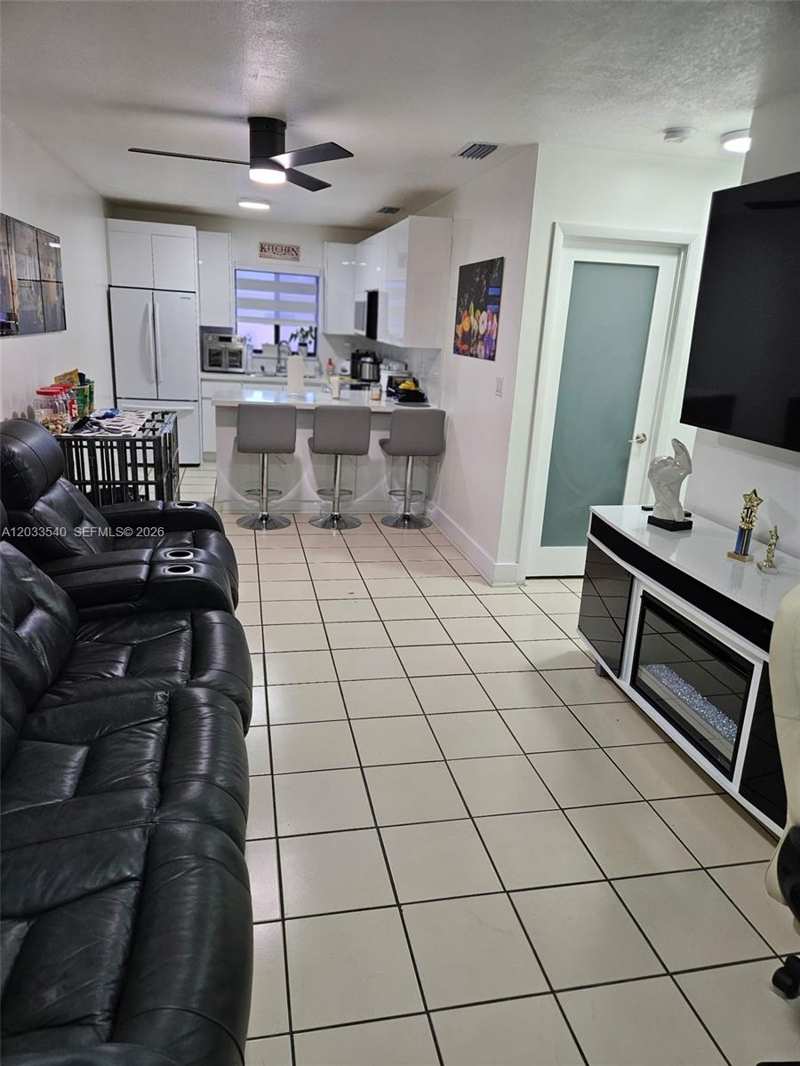 2348 W 56th St # 19, Hialeah FL 33016