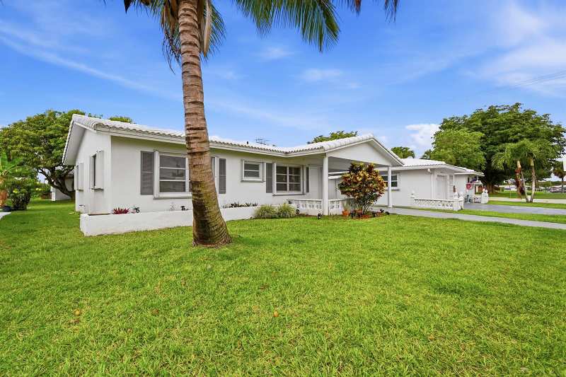 8410 NW 59th Place, Tamarac FL 33321