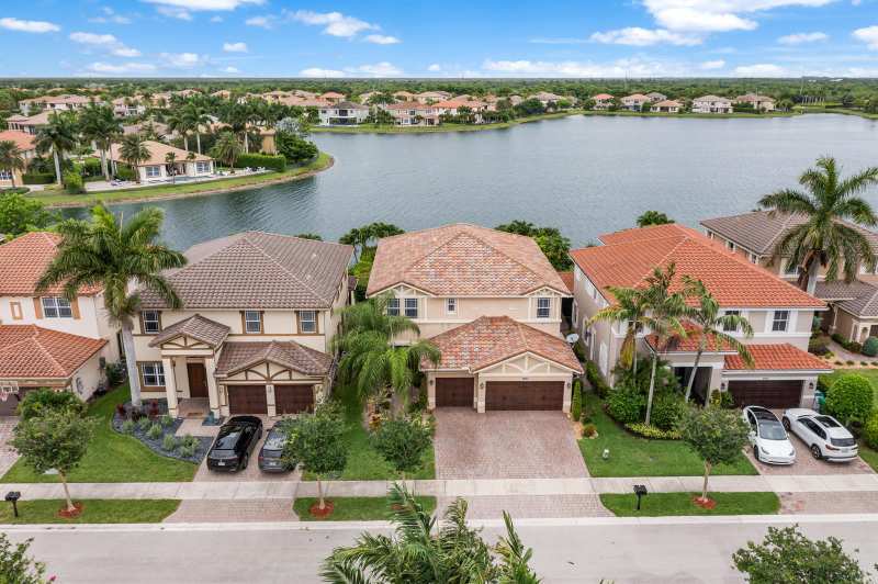 10151 Lake Vista Court, Parkland FL 33076