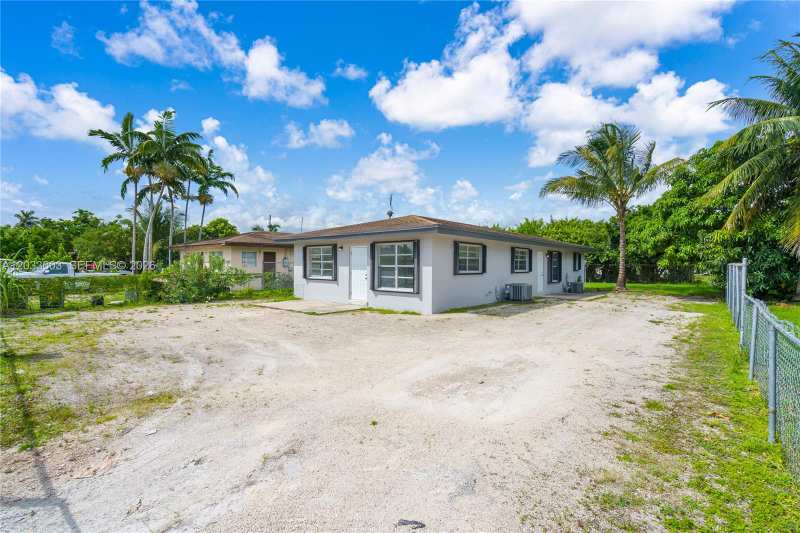 1011 NW 9th St, Homestead FL 33030