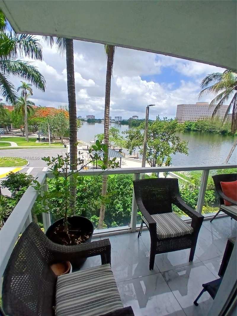 5099 NW 7th St # 303, Miami FL 33126