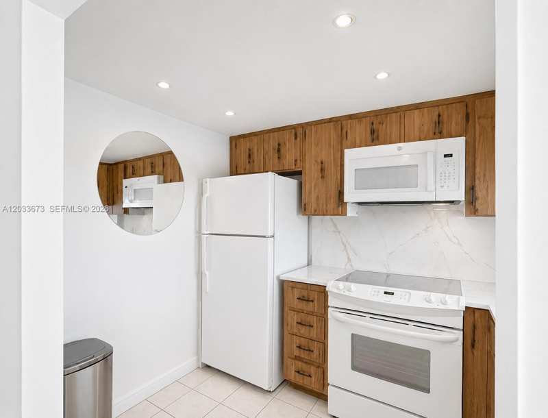 16465 NE 22nd Ave # 206, North Miami Beach FL 33160