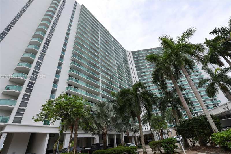 100 Bayview Dr # 527, Sunny Isles Beach FL 33160