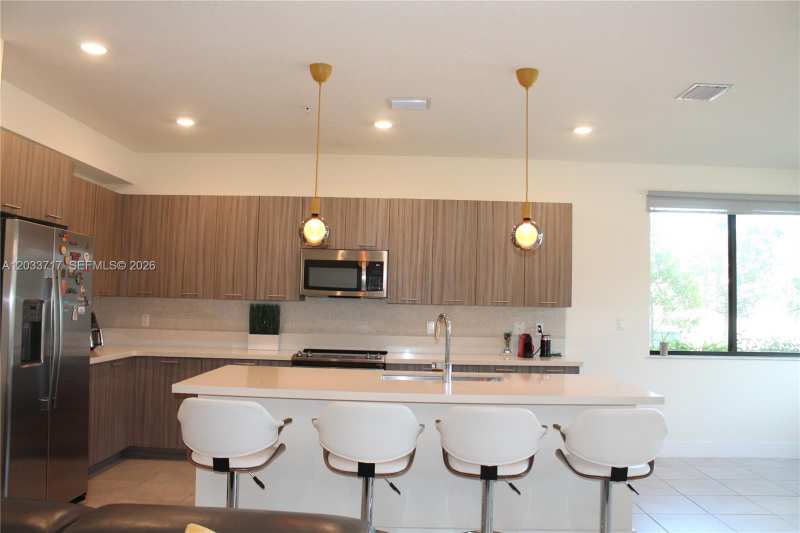 8265 NW 41 ST # 110, Doral FL 33166