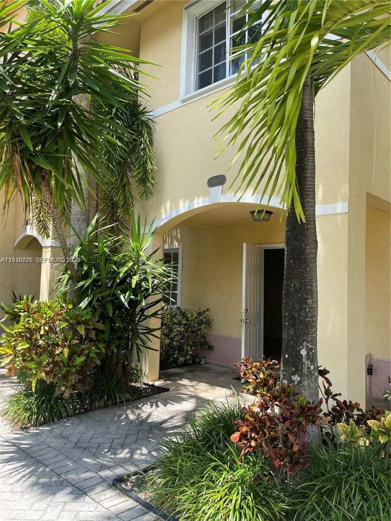 2066 NE 167th St # 108, North Miami Beach FL 33162