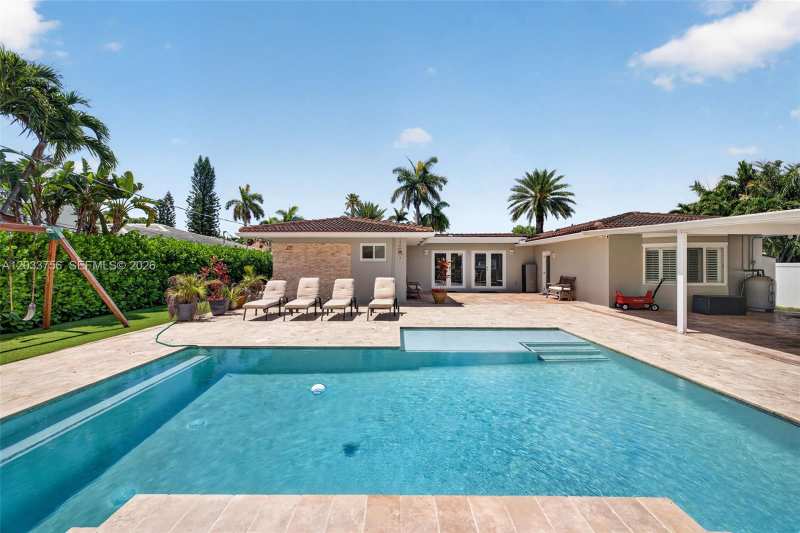 313 SE 6th St, Dania Beach FL 33004
