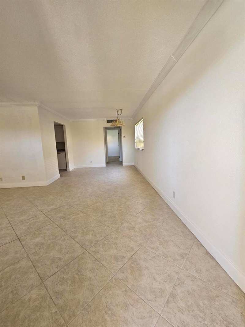 211 E Saxony Lane # 211, Delray Beach FL 33446
