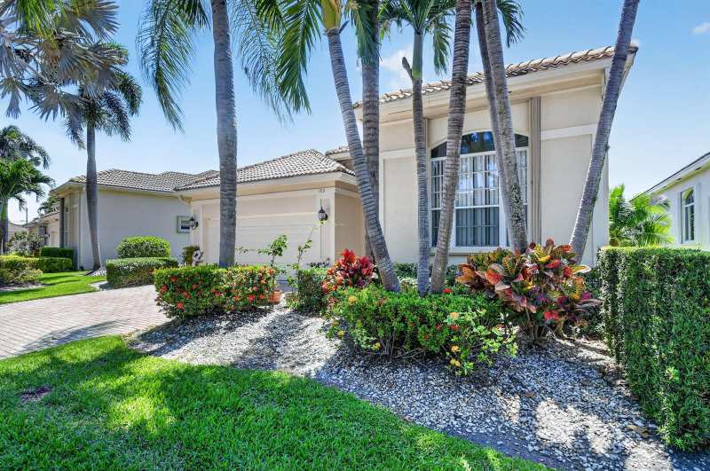 109 Palm Circle, Atlantis FL 33462