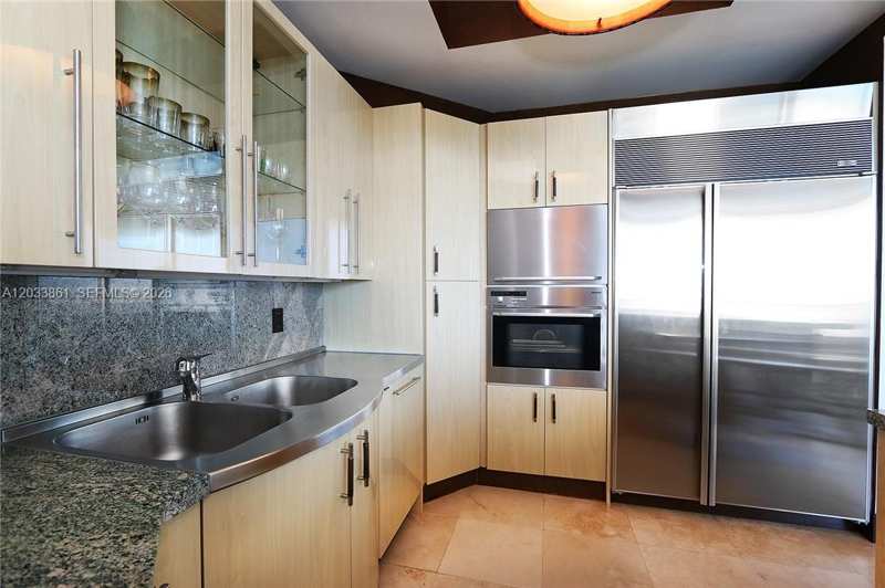 100 S Pointe Dr # 601, Miami Beach FL 33139