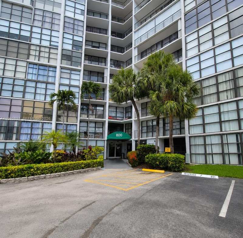 800 Parkview Dr # 512, Hallandale Beach FL 33009